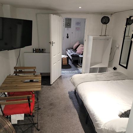 Апартаменти Hidden Treasure-Netflix And Wi-Fi-Basement Flat Джиллінгем Екстер'єр фото