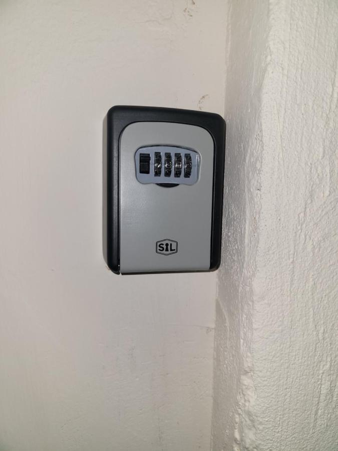 Апартаменти Hidden Treasure-Netflix And Wi-Fi-Basement Flat Джиллінгем Екстер'єр фото