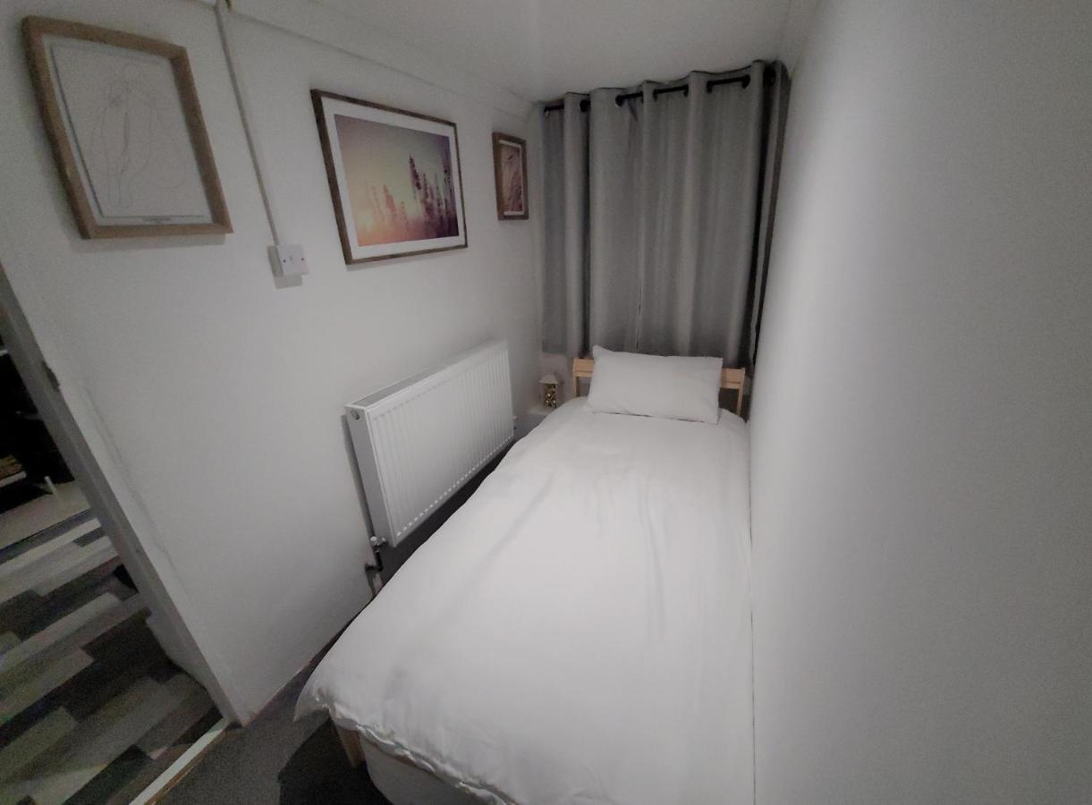 Апартаменти Hidden Treasure-Netflix And Wi-Fi-Basement Flat Джиллінгем Екстер'єр фото