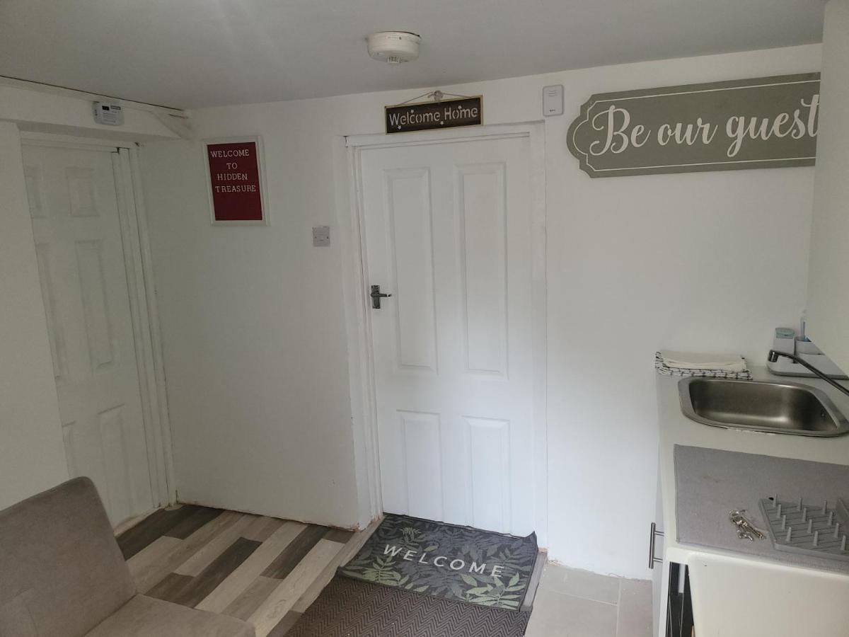 Апартаменти Hidden Treasure-Netflix And Wi-Fi-Basement Flat Джиллінгем Екстер'єр фото