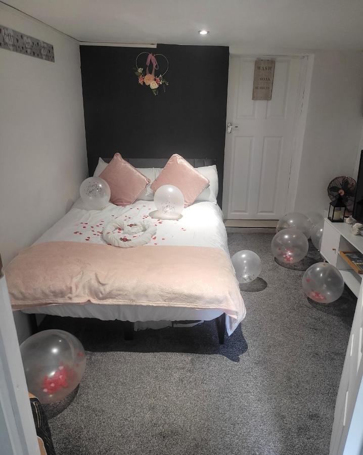 Апартаменти Hidden Treasure-Netflix And Wi-Fi-Basement Flat Джиллінгем Екстер'єр фото